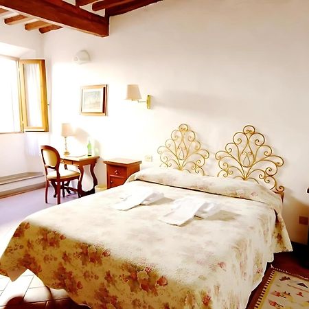 Locanda Il Pino Сан Джиминяно Екстериор снимка