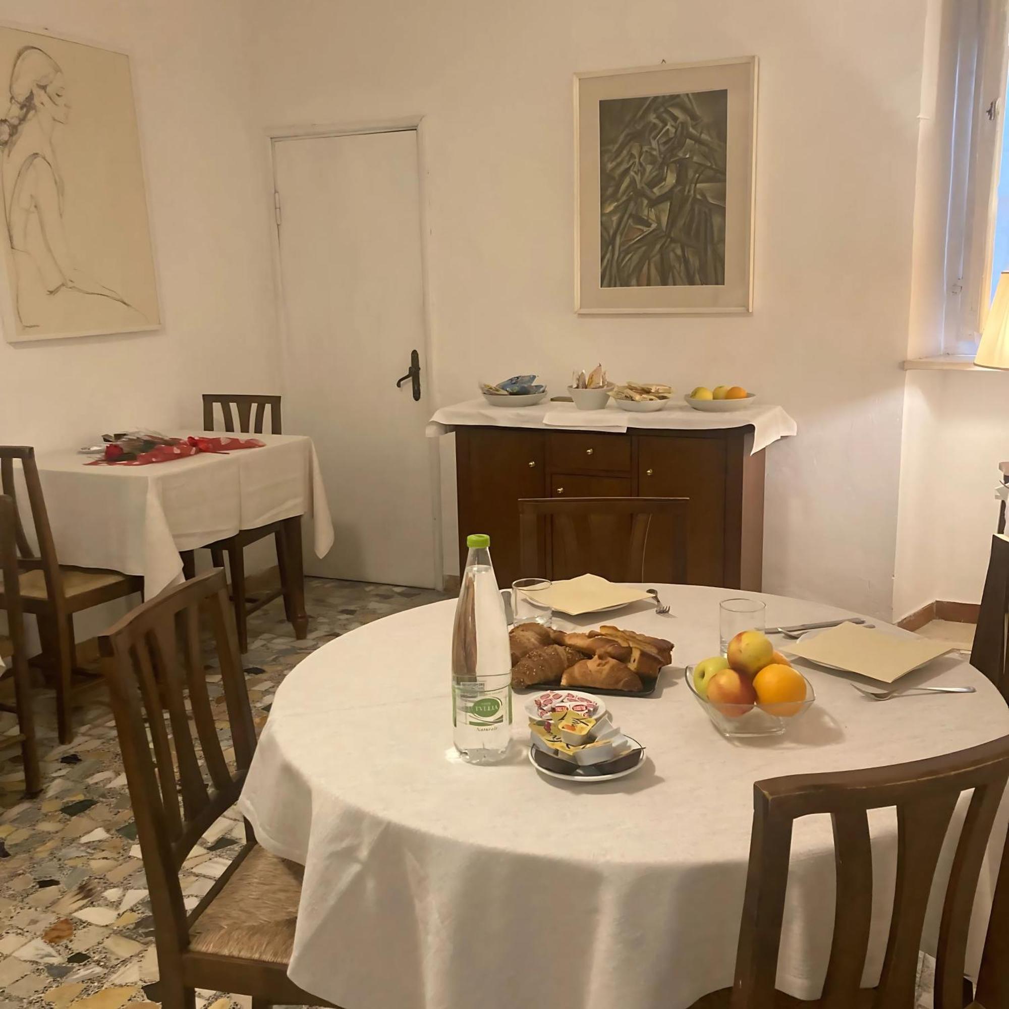 Locanda Il Pino Сан Джиминяно Екстериор снимка