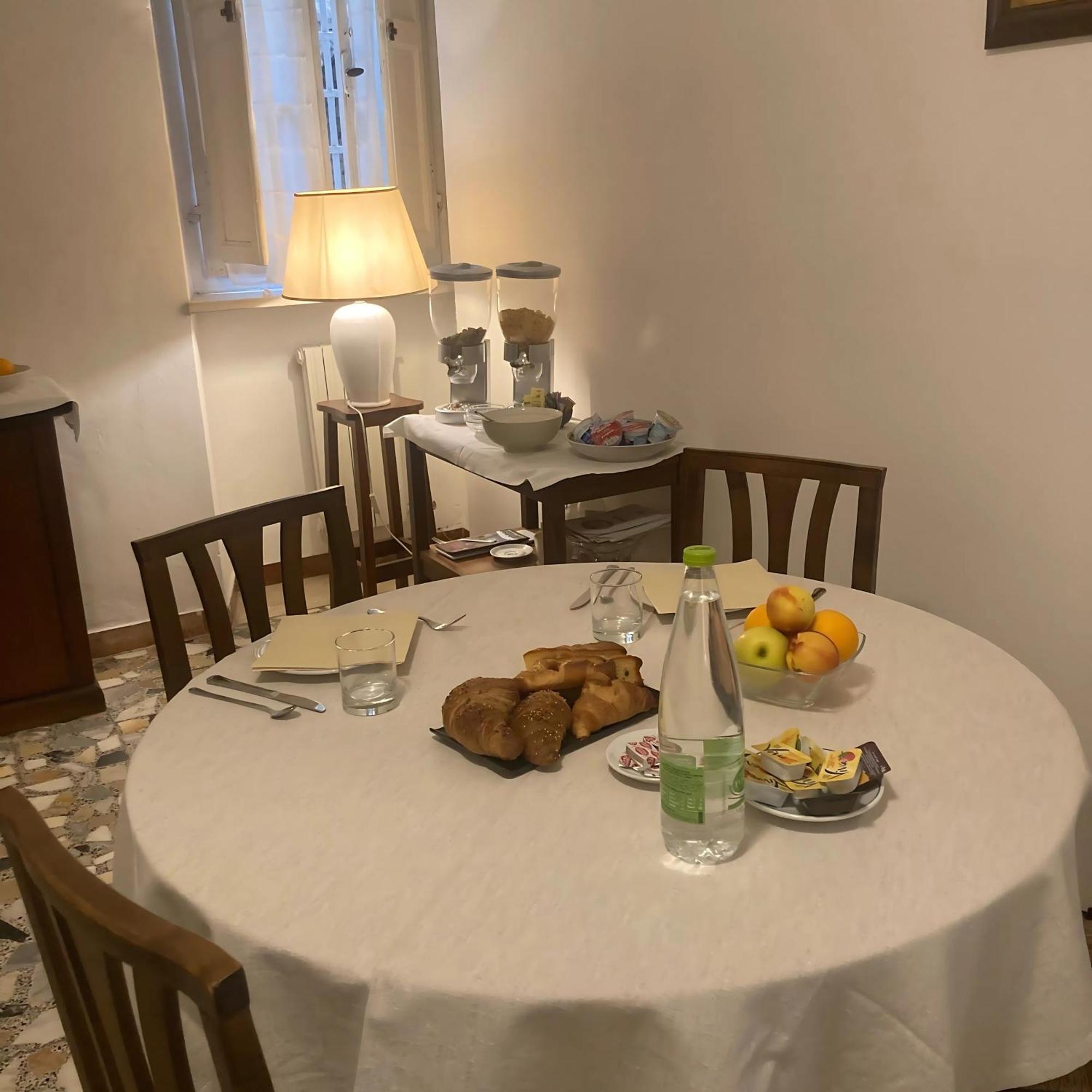 Locanda Il Pino Сан Джиминяно Екстериор снимка