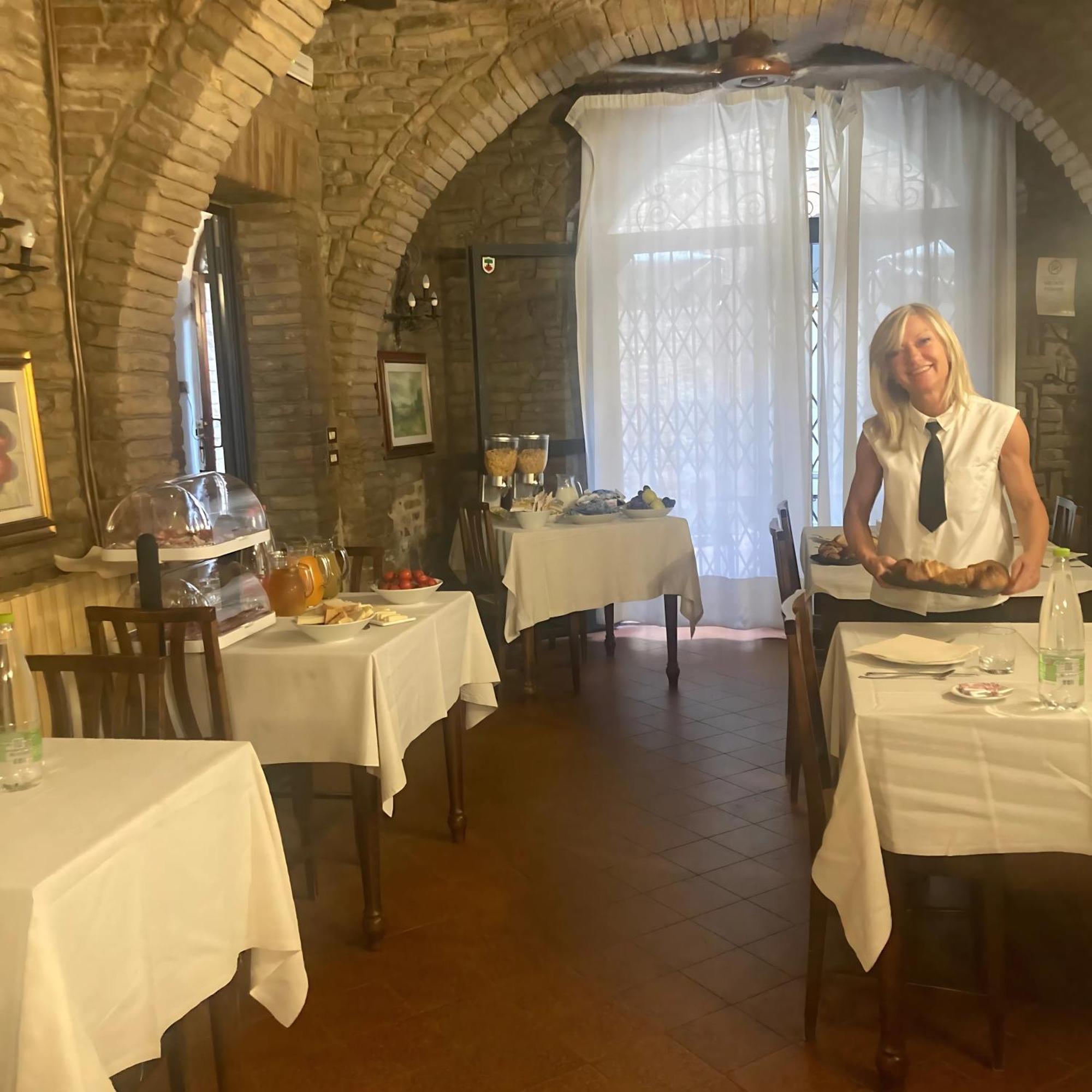 Locanda Il Pino Сан Джиминяно Екстериор снимка