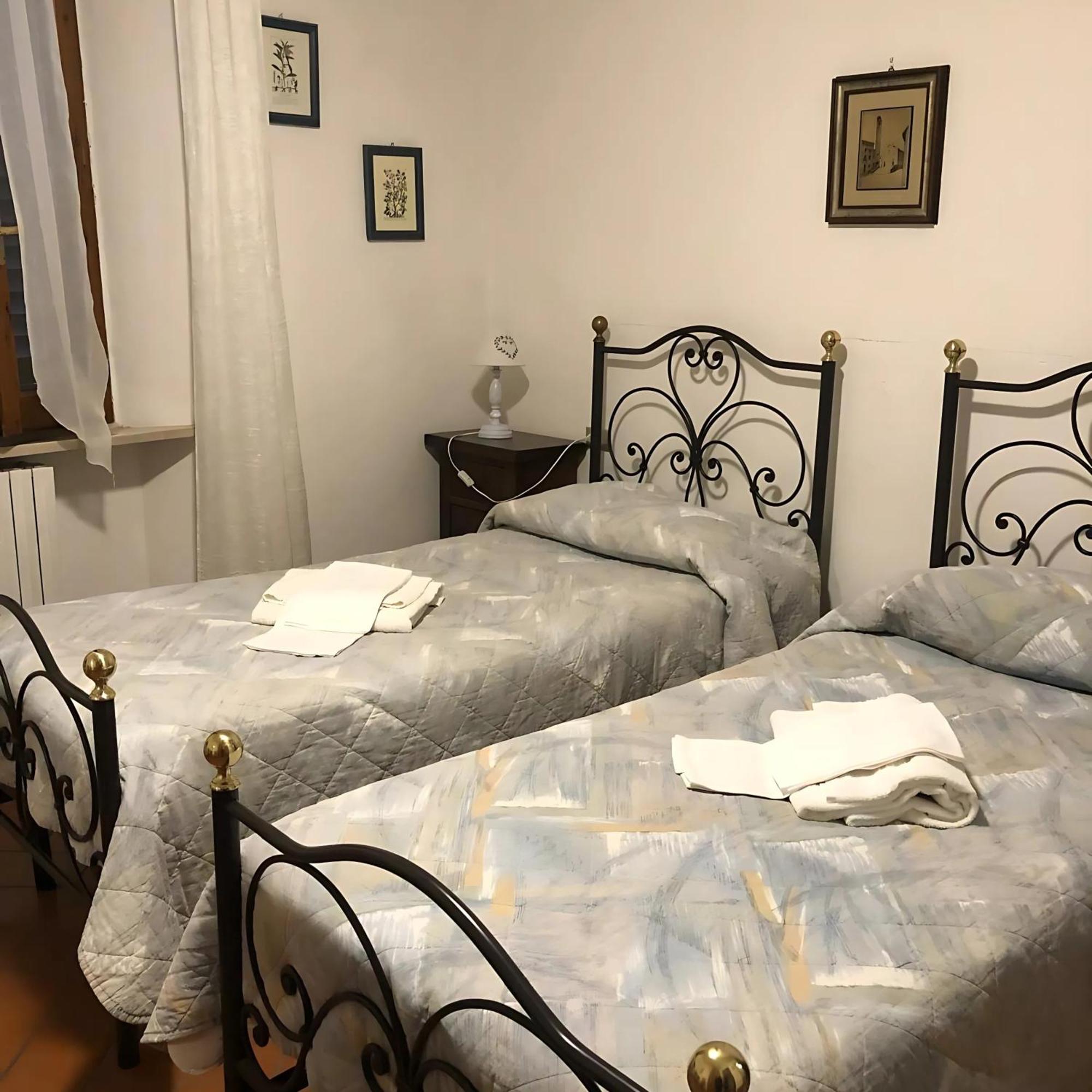 Locanda Il Pino Сан Джиминяно Екстериор снимка