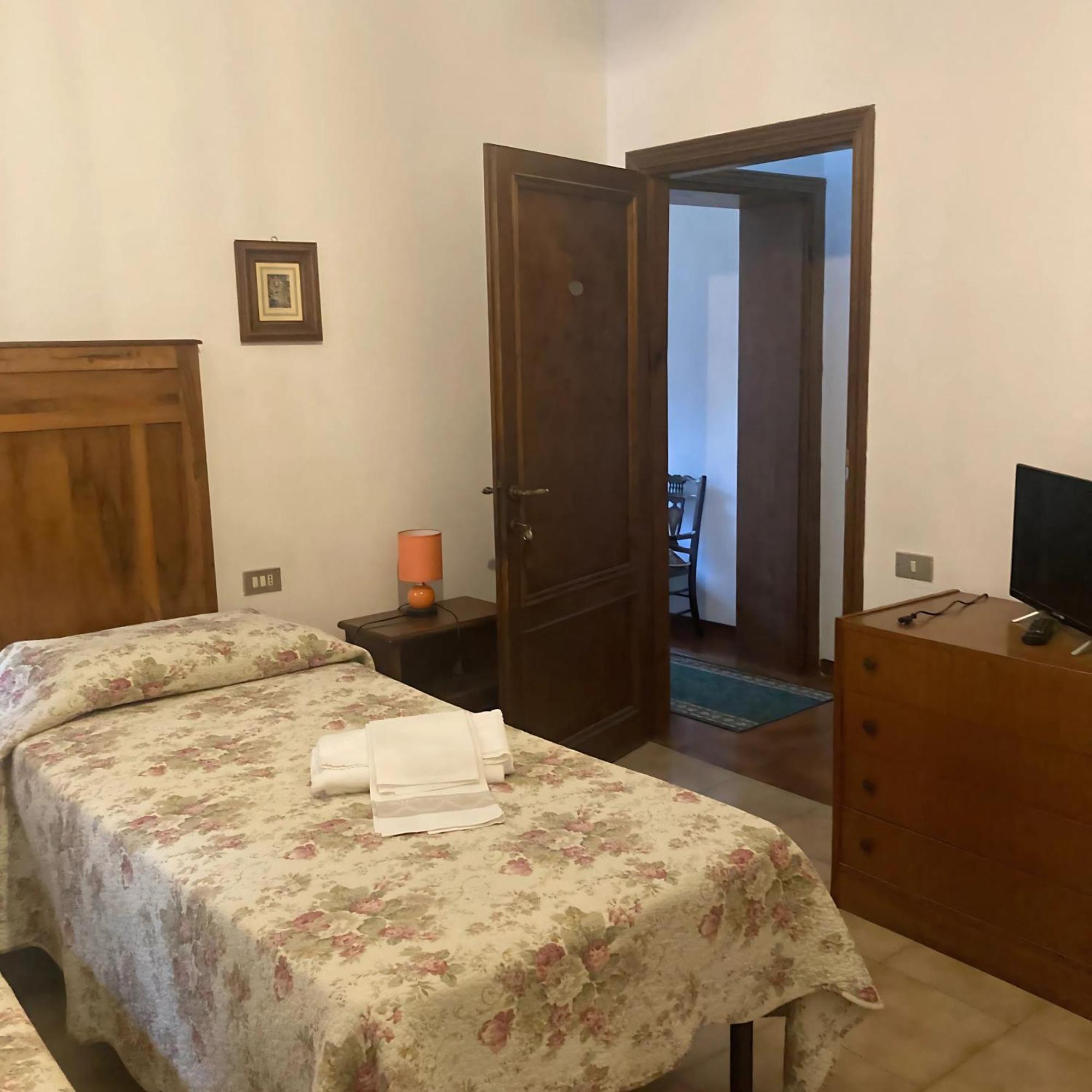 Locanda Il Pino Сан Джиминяно Екстериор снимка