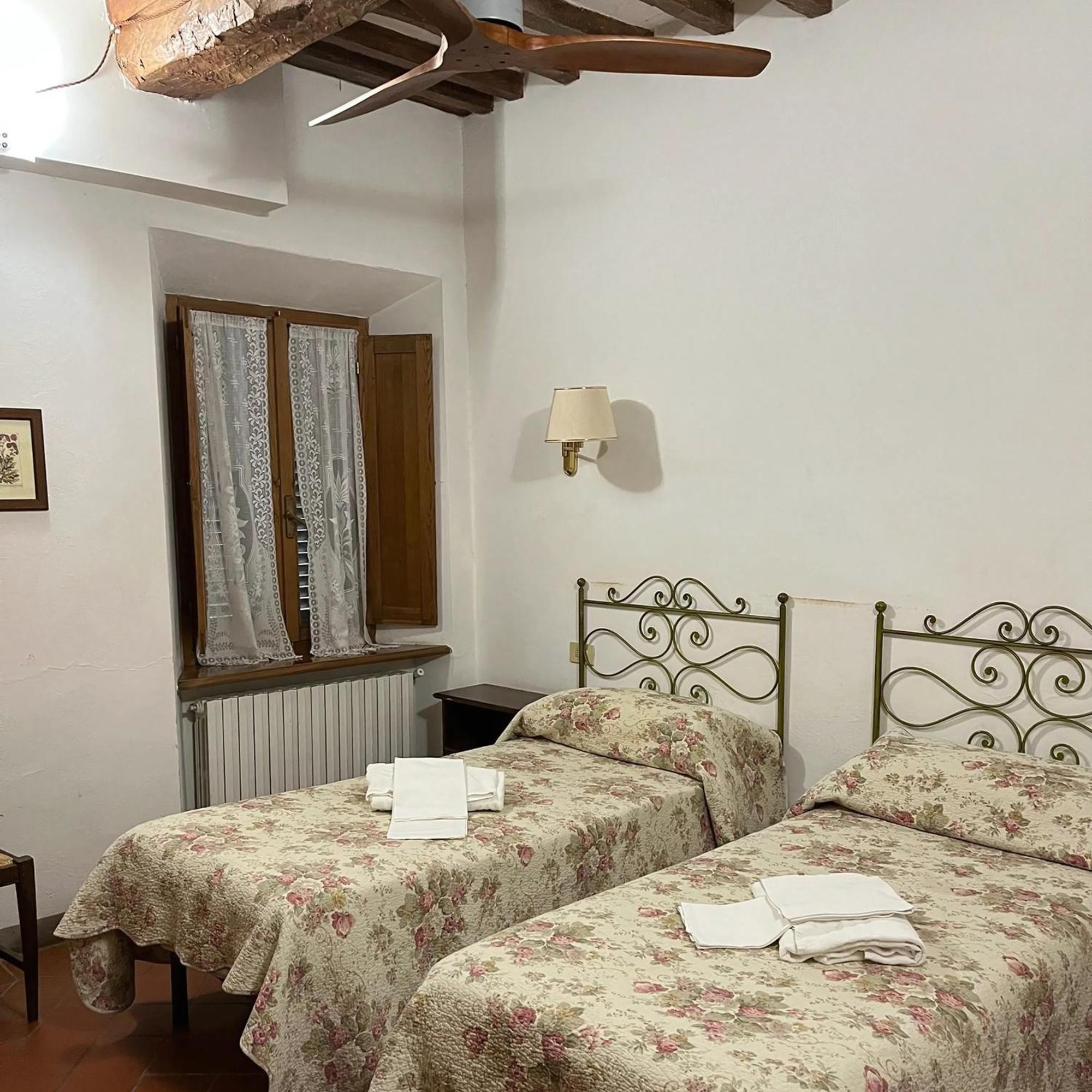 Locanda Il Pino Сан Джиминяно Екстериор снимка