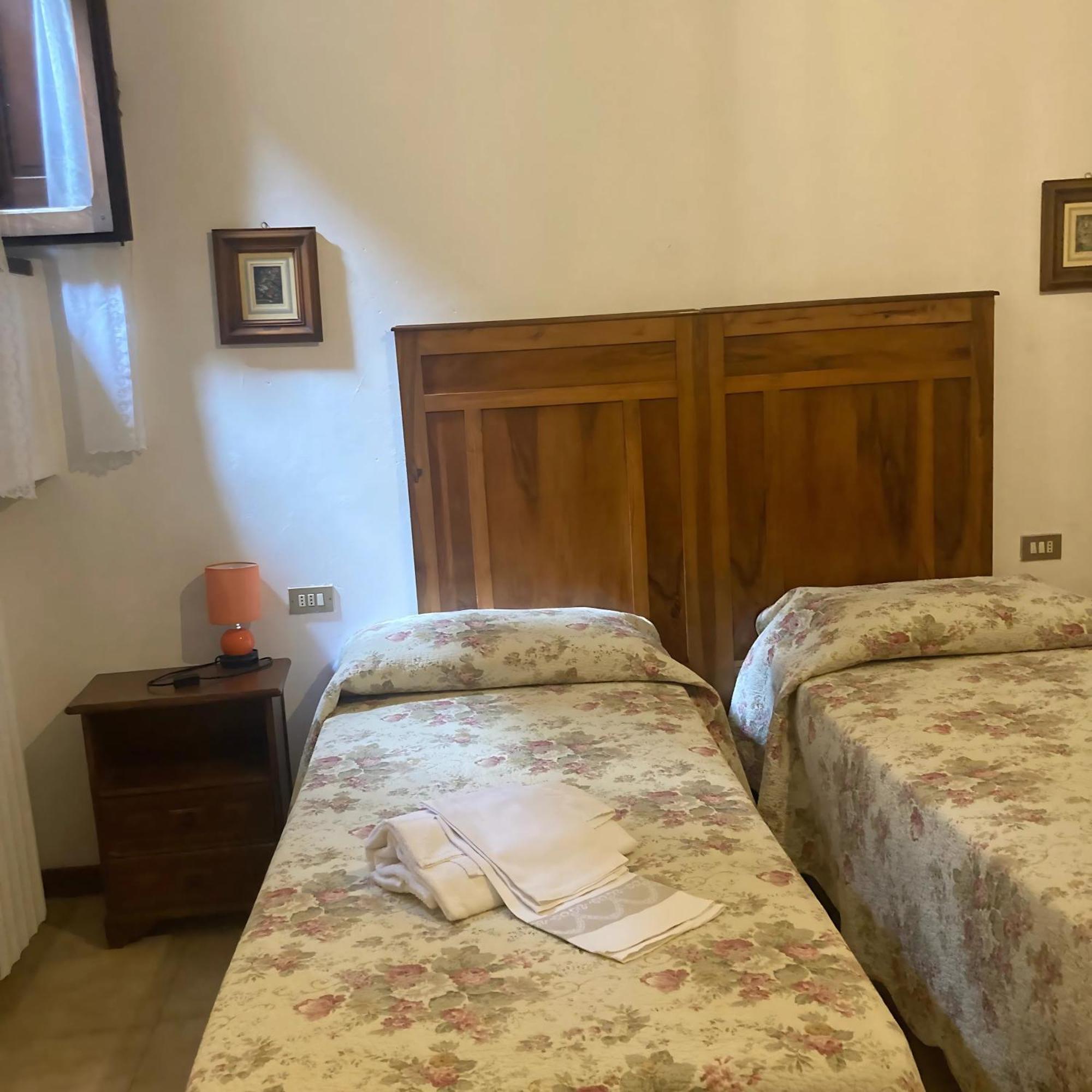 Locanda Il Pino Сан Джиминяно Екстериор снимка