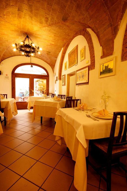 Locanda Il Pino Сан Джиминяно Екстериор снимка