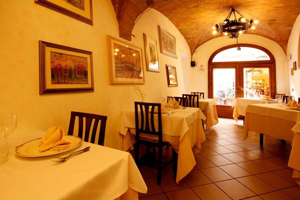 Locanda Il Pino Сан Джиминяно Екстериор снимка