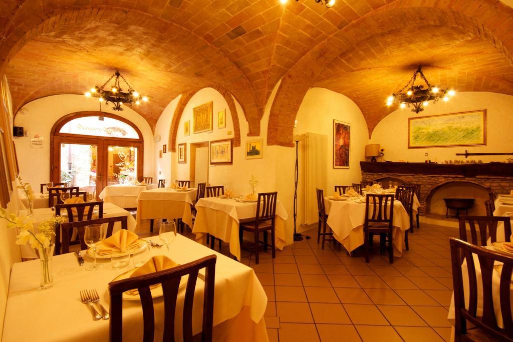 Locanda Il Pino Сан Джиминяно Екстериор снимка