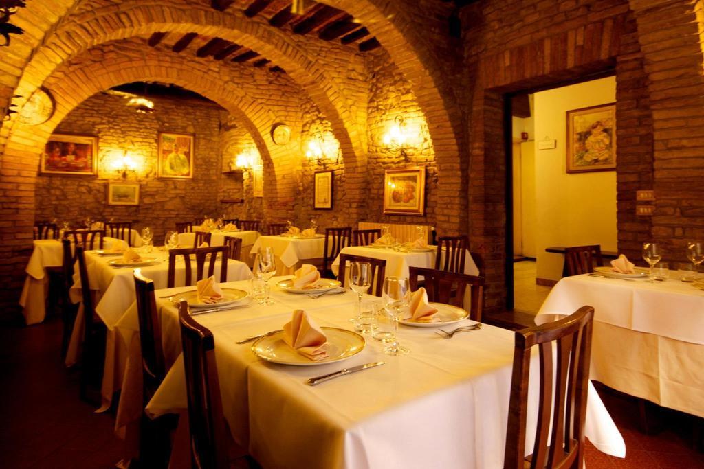 Locanda Il Pino Сан Джиминяно Екстериор снимка