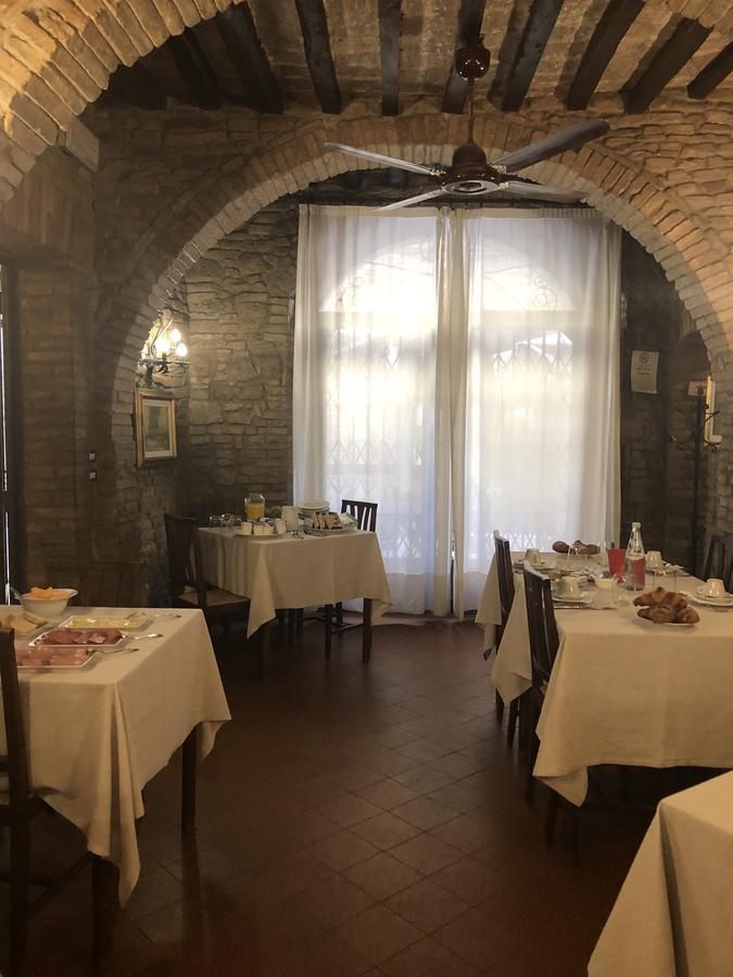 Locanda Il Pino Сан Джиминяно Екстериор снимка