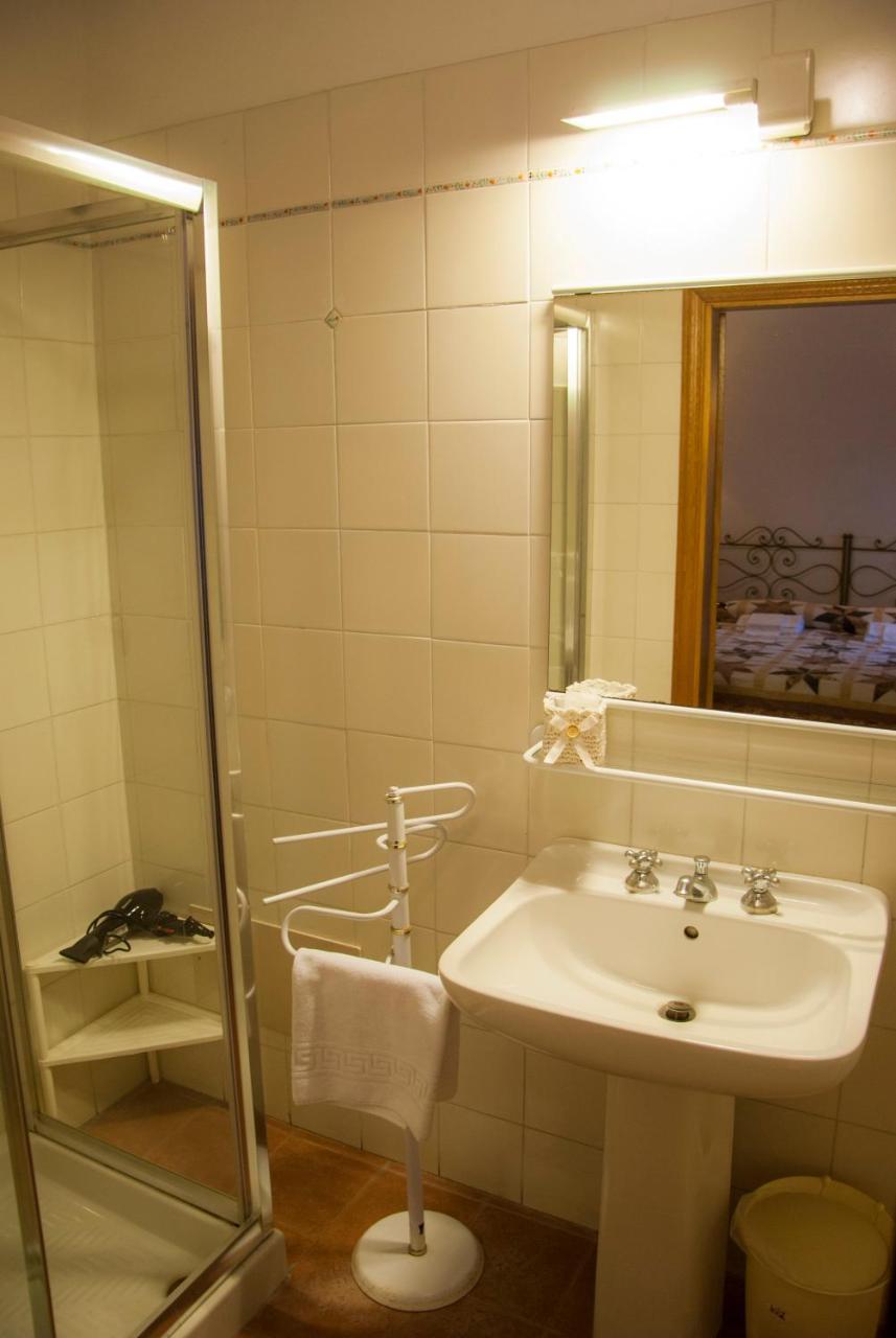Locanda Il Pino Сан Джиминяно Екстериор снимка