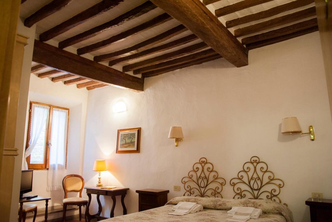 Locanda Il Pino Сан Джиминяно Екстериор снимка