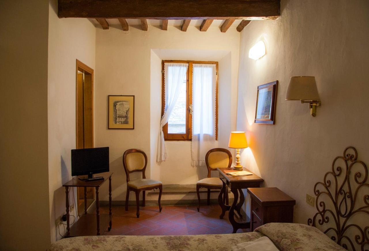 Locanda Il Pino Сан Джиминяно Екстериор снимка